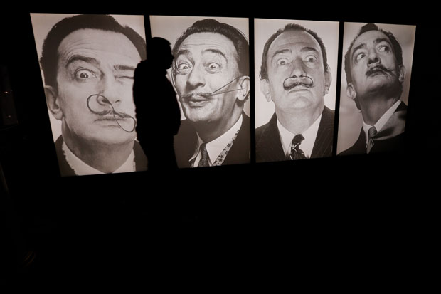 ТРИ ДЕЦЕНИЈЕ ОД СМРТИ САЛВАДОРА ДАЛИЈА: И брцима још пркоси пролазности